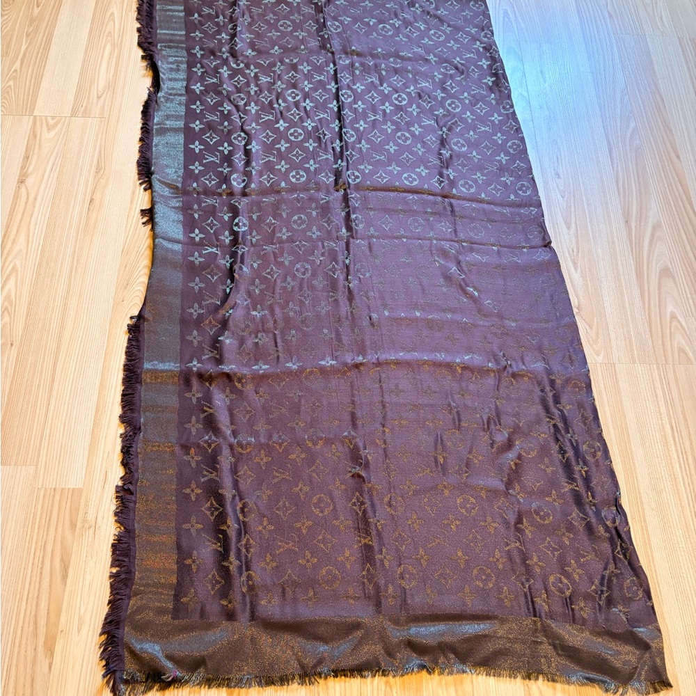 Louis Vuitton silk/wool scarf. Like new. 56x56 inches. - Picture 5 of 9